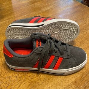 NWOT Adidas neo boys shoes size 2